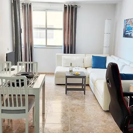 Modern And Centric With Air Conditioning - By Tenerifehints * Ελ Μέντανο